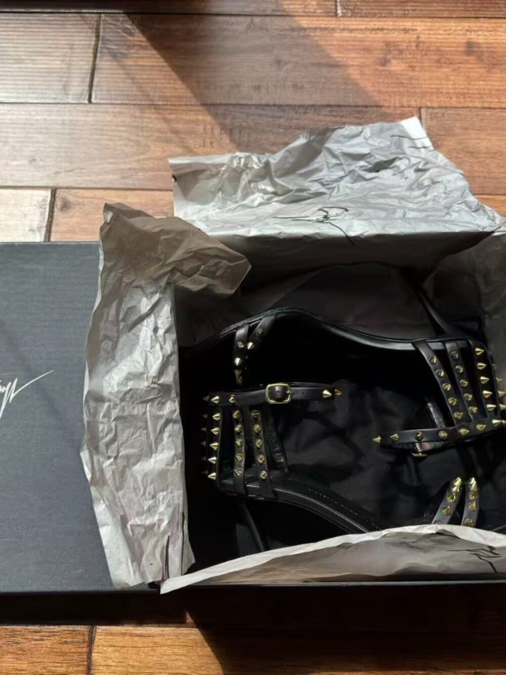 100% Authentic Giuseppe Zanotti Coline studded sandal, Sz 37.5 - Picture 8 of 8